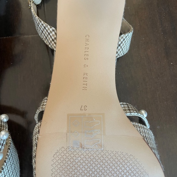 Charles and Keith Kitten Heels - Picture 4 of 6